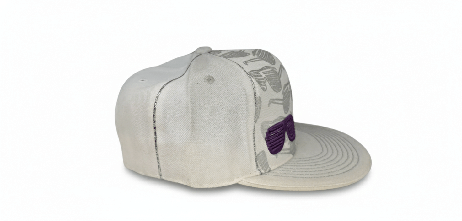 White Graphic Embroidered Retro Streetwear Snapback Cap - Image 2